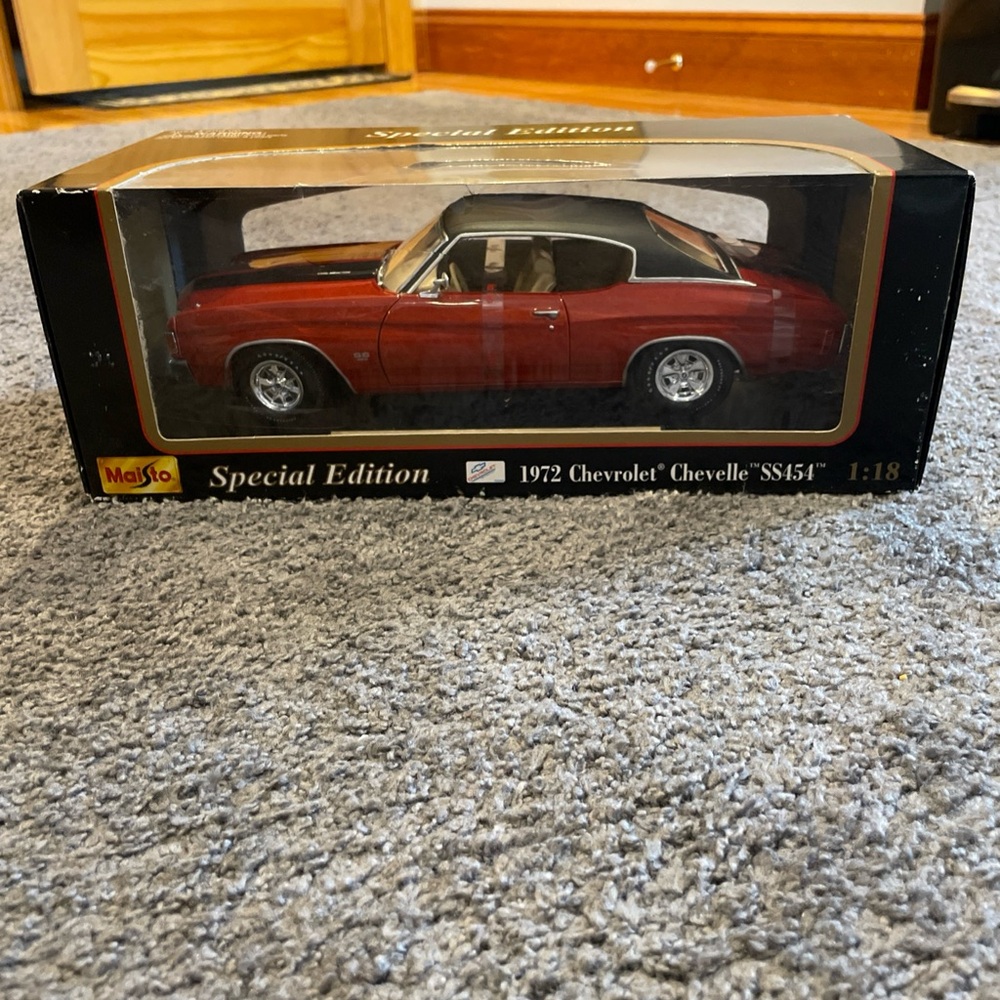 Maisto Special Edition 1:18 1972 Red Chevrolets Chevrolet SS454 In Original Box